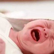 5个半月胎儿有多大（五个月宝宝哭闹不止怎么办？宝宝是怎么了呀）
